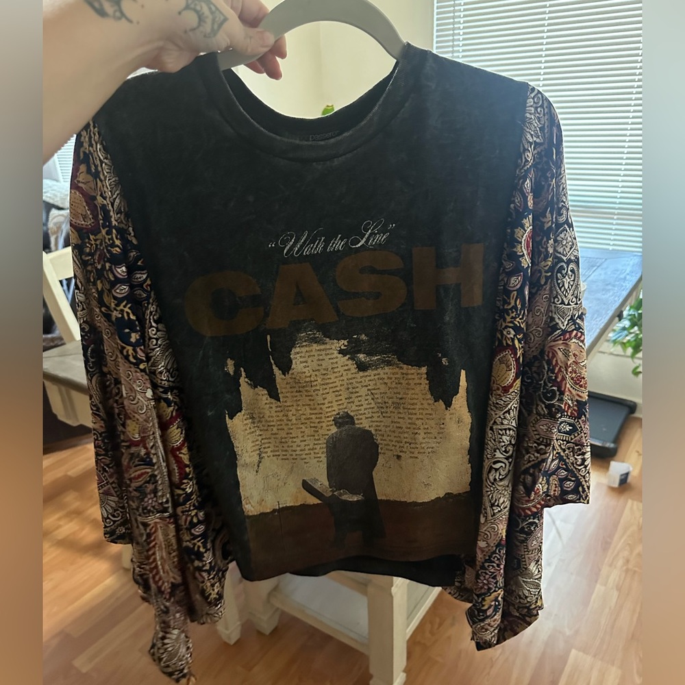 Johnny cash One of a kind graphic tee and Paisley Kimono